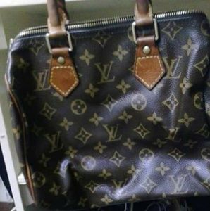 Louis Vuitton monogram Lv